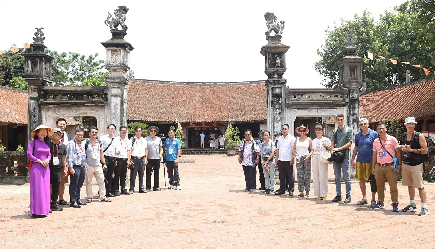 làng cổ đường lâm