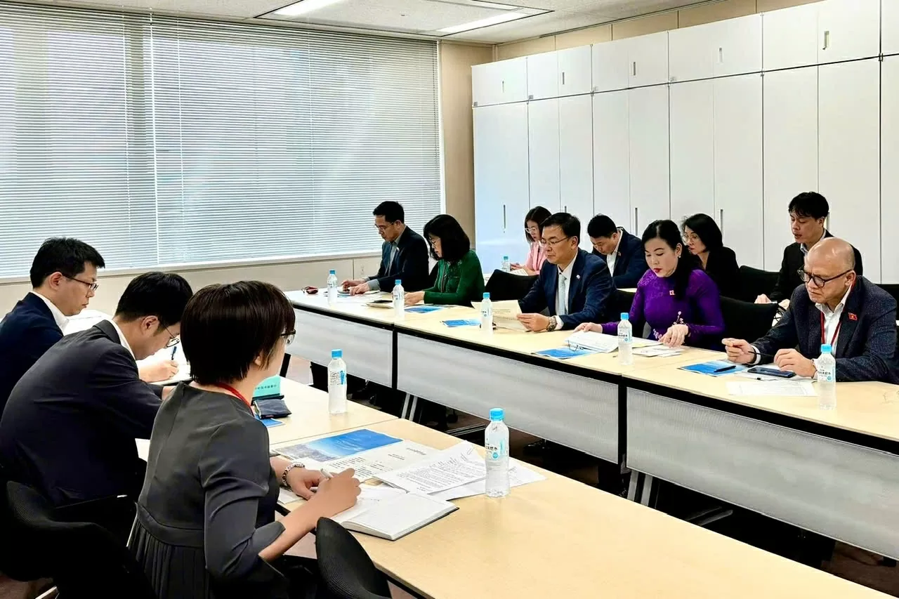 Chủ nhiệm Uỷ ban Công tác Đại biểu Nguyễn Thanh Hải làm việc với đại diện Cơ quan bầu cử thuộc Bộ Nội vụ và Truyền thông Nhật Bản