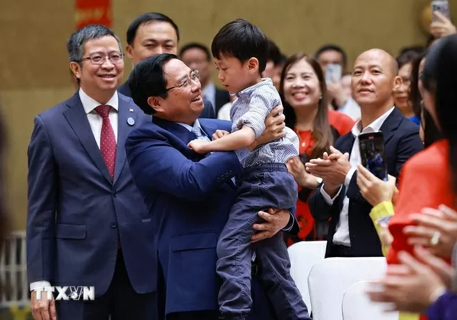 Thủ tướng Phạm Minh Chính với cộng đồng người Việt Nam tại Trung Quốc. (Ảnh: Dương Giang/TTXVN)