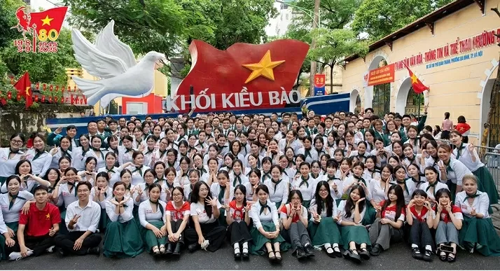 Diễu hành kỷ niệm 80 năm Quốc khánh: Bước chân kiều bào hòa nhịp bước dân tộc