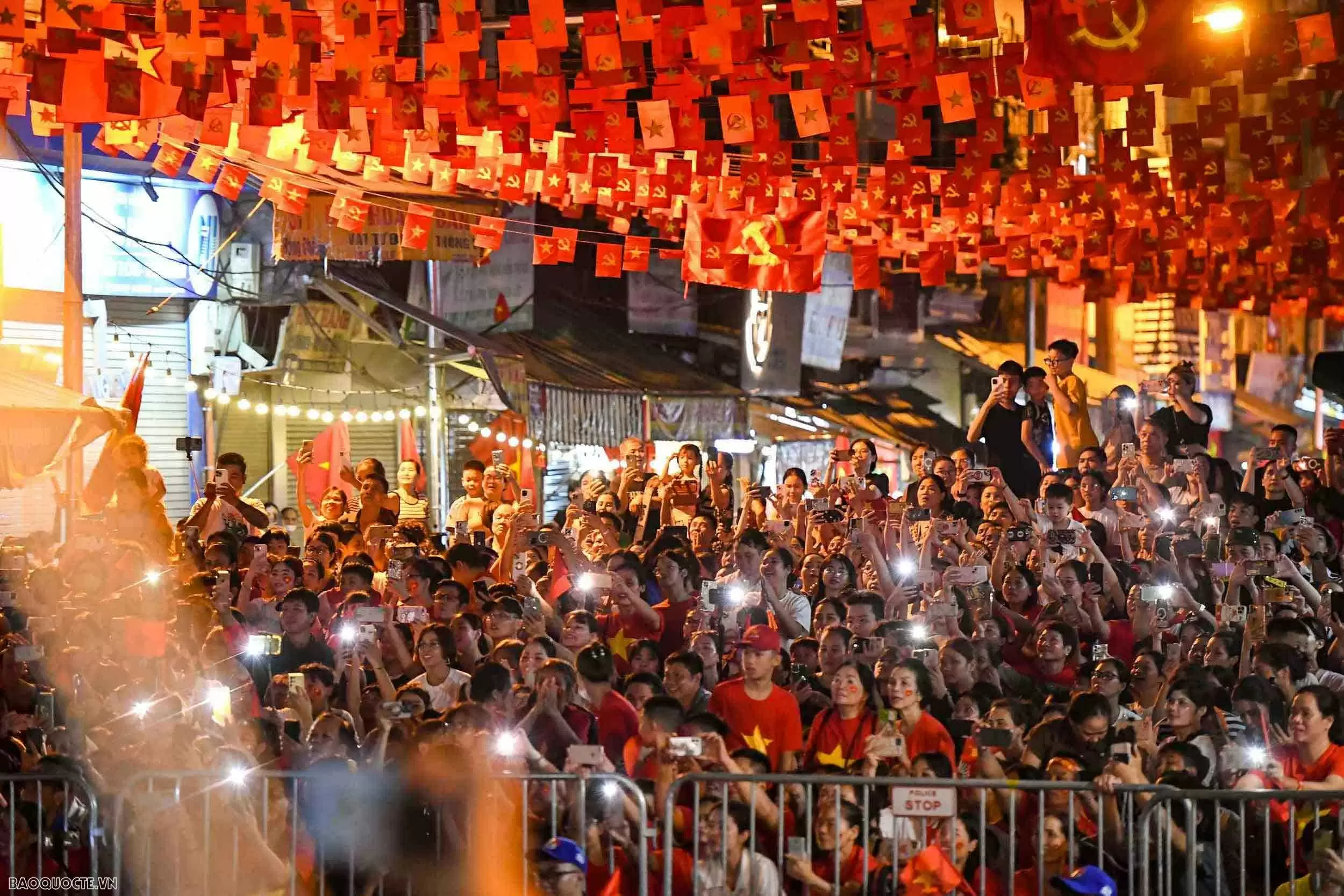Hà Nội: Tăng cường bảo đảm, hỗ trợ nhân dân, du khách tham gia, theo dõi các hoạt động Lễ kỷ niệm diễu binh, diễu hành Hà Nội: Tăng cường bảo đảm, hỗ trợ nhân dân, du khách tham gia, theo dõi các hoạt động Lễ kỷ niệm diễu binh, diễu hành