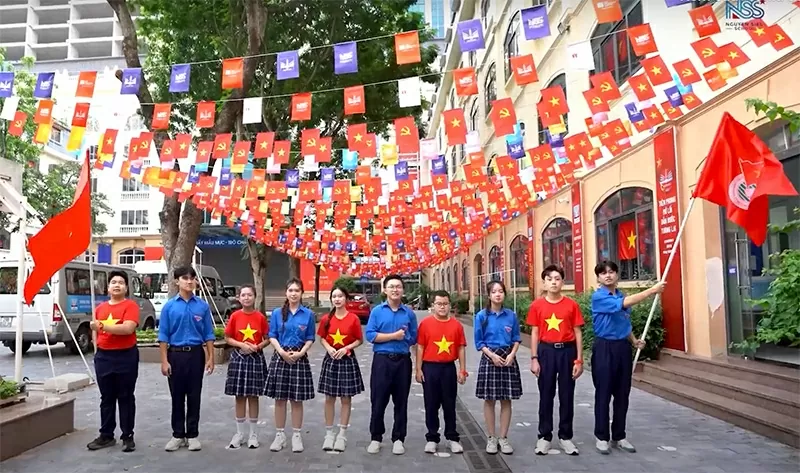 9 ngôn ngữ, một tình yêu: Tuổi trẻ Nguyễn Siêu tri ân Tổ quốc 9 ngôn ngữ, một tình yêu: Tuổi trẻ Nguyễn Siêu tri ân Tổ quốc