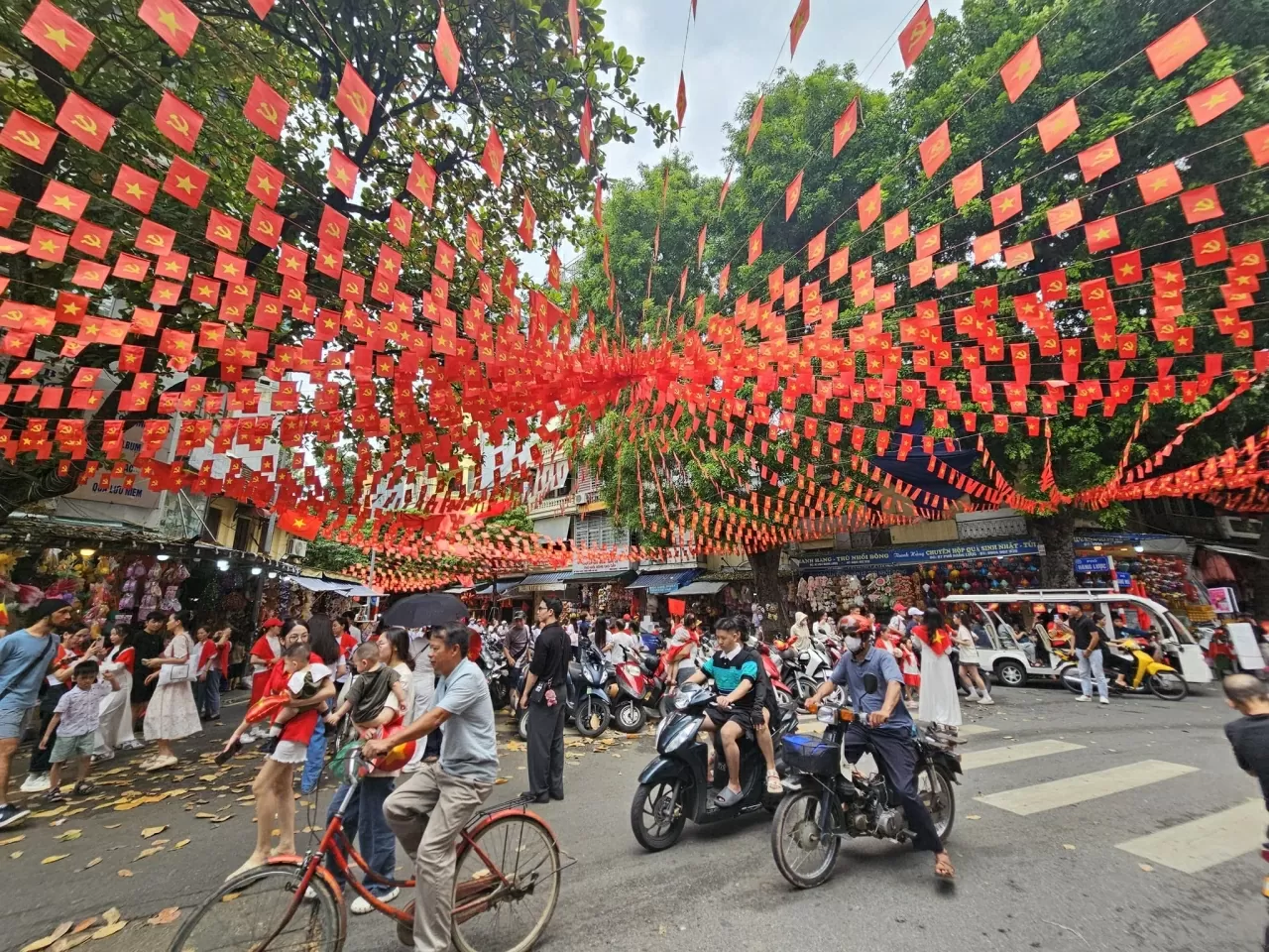 Có một Hà Nội rực rỡ như thế
