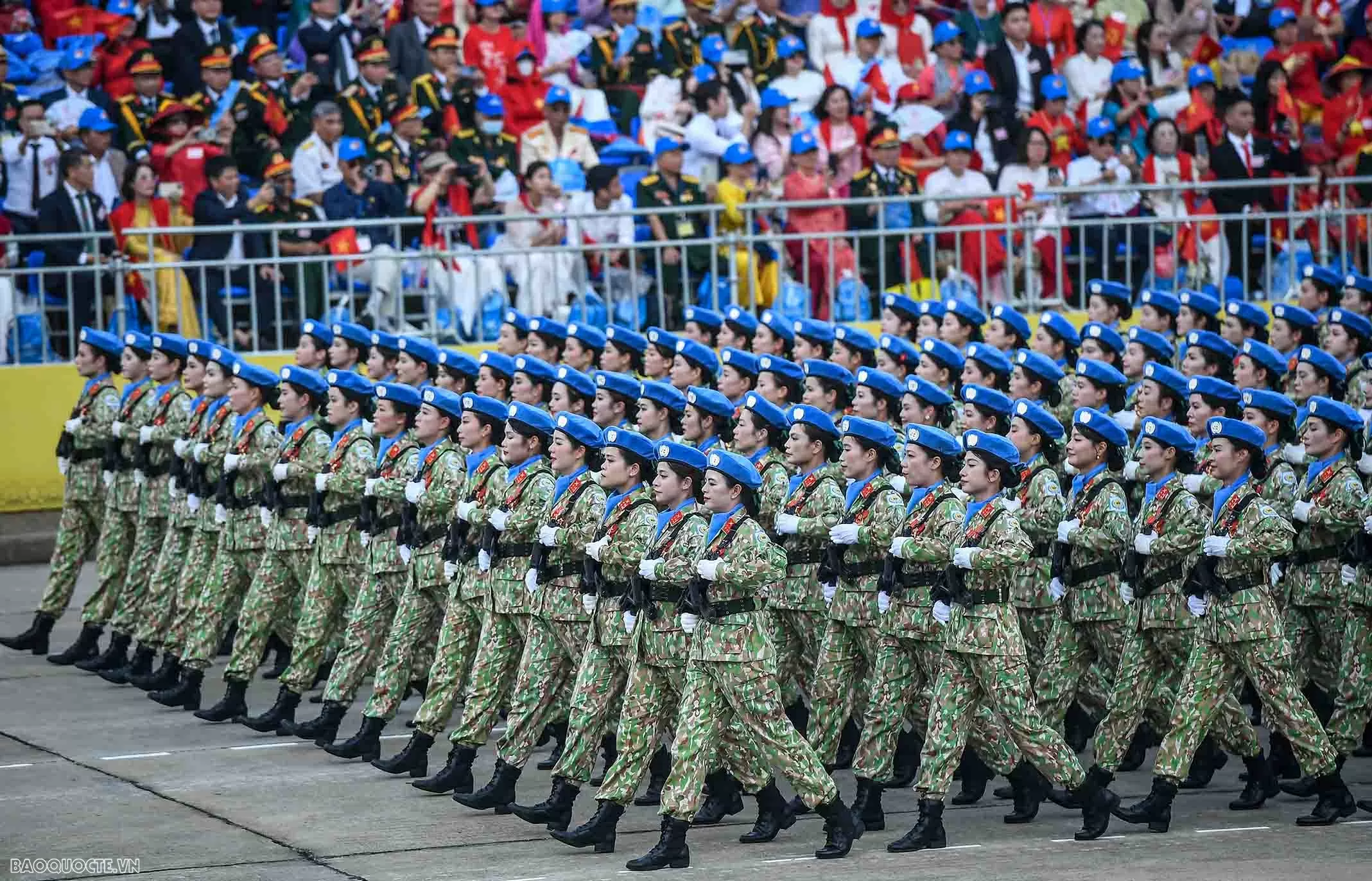 Des femmes soldats de la Force de maintien de la paix du Vietnam lors du défilé célébrant le 80e anniversaire de la Fête nationale sur la place Ba Dinh, le 2 septembre à Hanoi. Photo : Nguyen Hong Des femmes soldats de la Force de maintien de la paix du Vietnam lors du défilé célébrant le 80e anniversaire de la Fête nationale sur la place Ba Dinh, le 2 septembre à Hanoi. Photo : Nguyen Hong