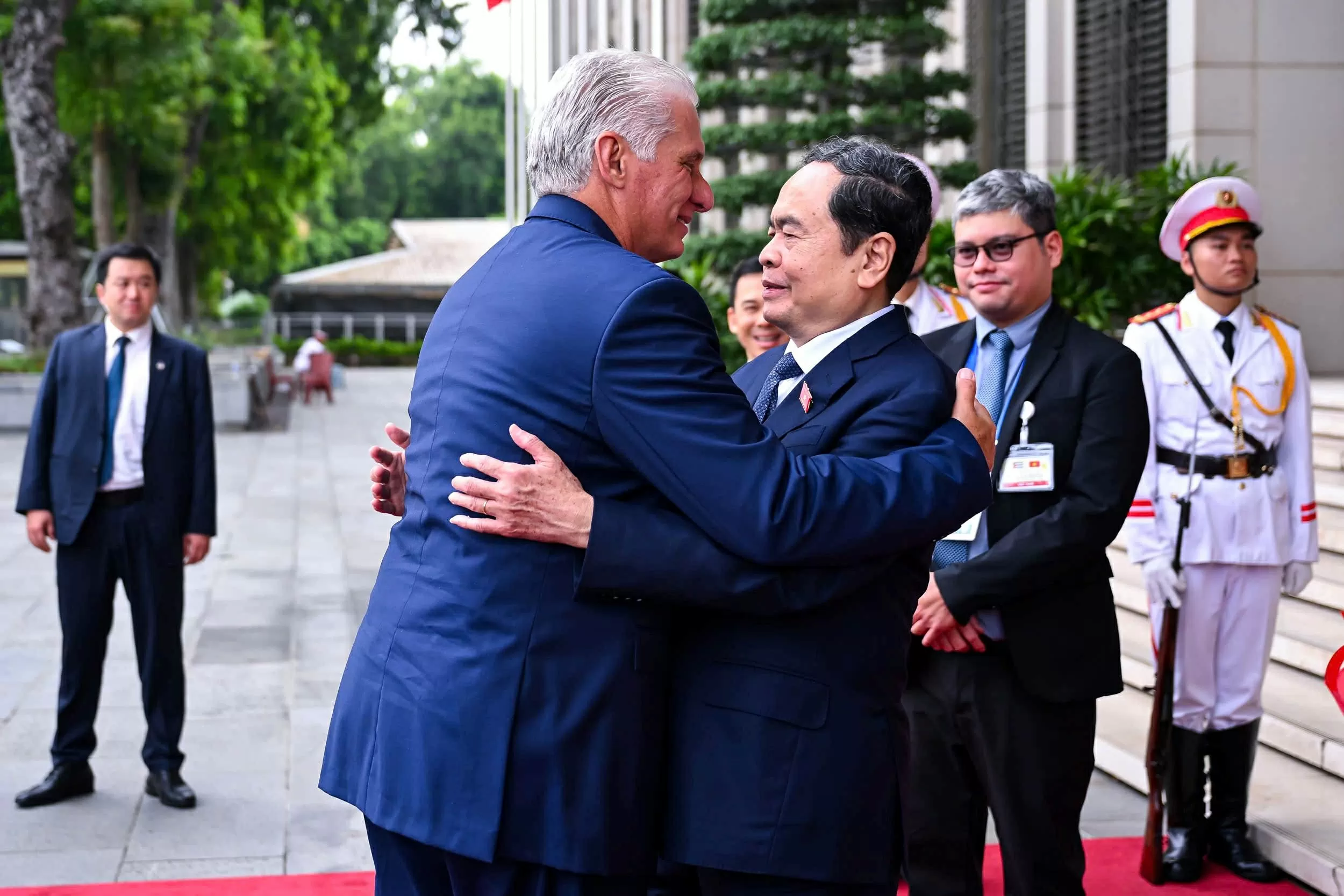 Chủ tịch Quốc hội Trần Thanh Mẫn chào đón Bí thư thứ Nhất, Chủ tịch nước Cuba Miguel Diaz-Canel Bermudez Chủ tịch Quốc hội Trần Thanh Mẫn chào đón Bí thư thứ Nhất, Chủ tịch nước Cuba Miguel Diaz-Canel Bermudez