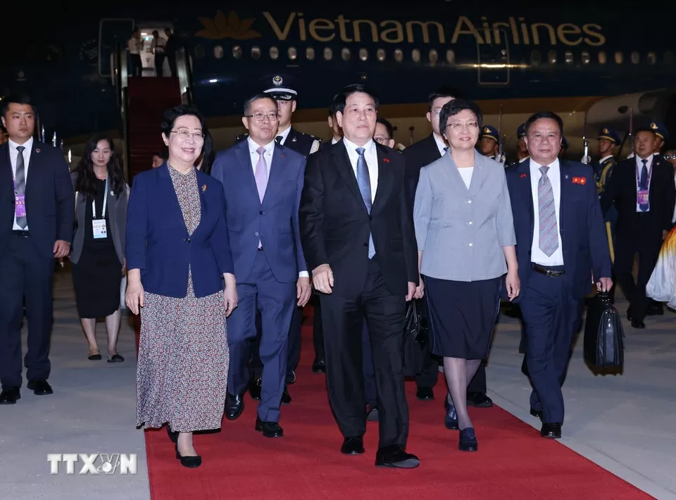 Chủ tịch nước Lương Cường đến Bắc Kinh Chủ tịch nước Lương Cường đến Bắc Kinh