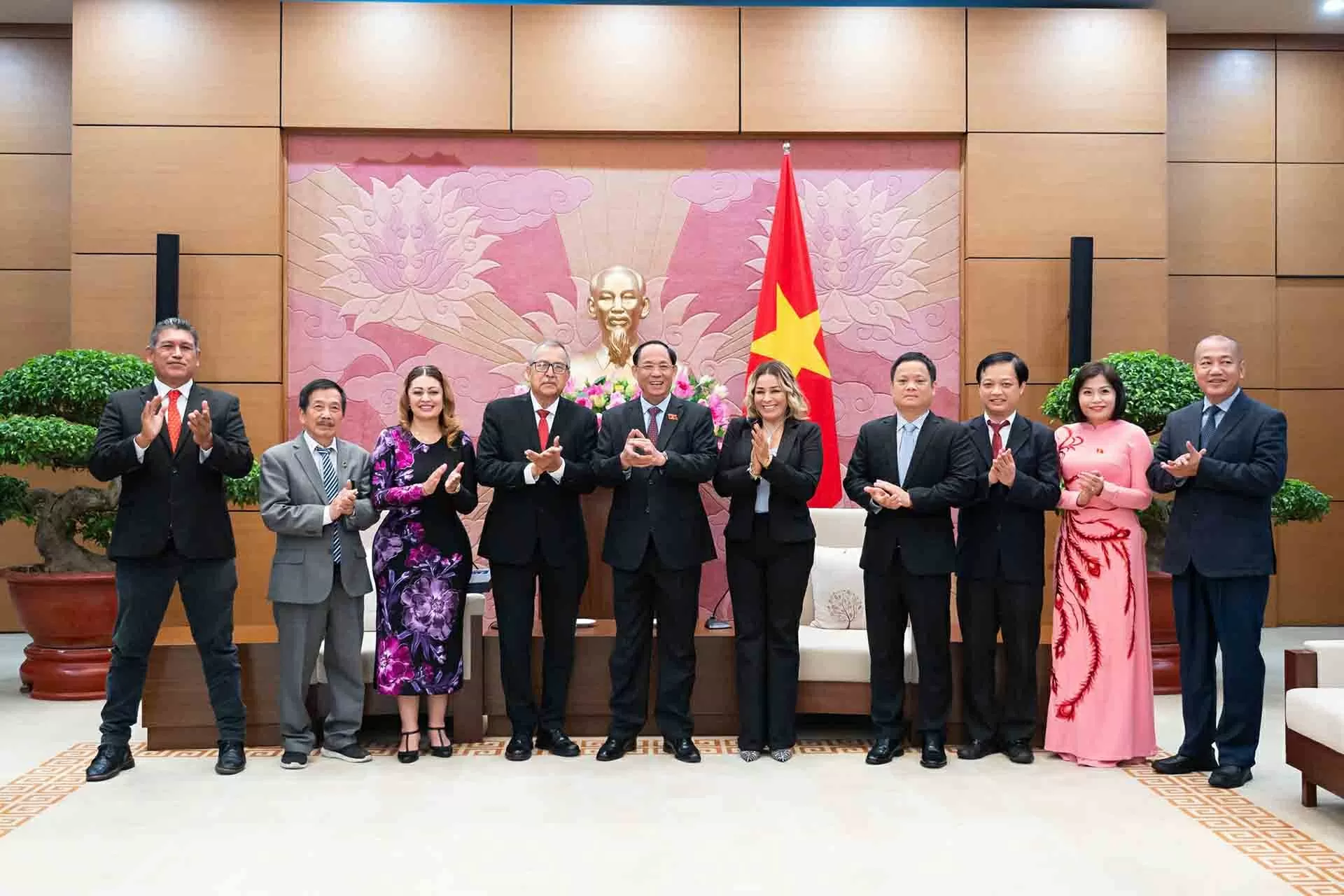 Phó Chủ tịch Quốc hội Trần Quang Phương tiếp đoàn đại biểu cấp cao Đảng Lao động Mexico