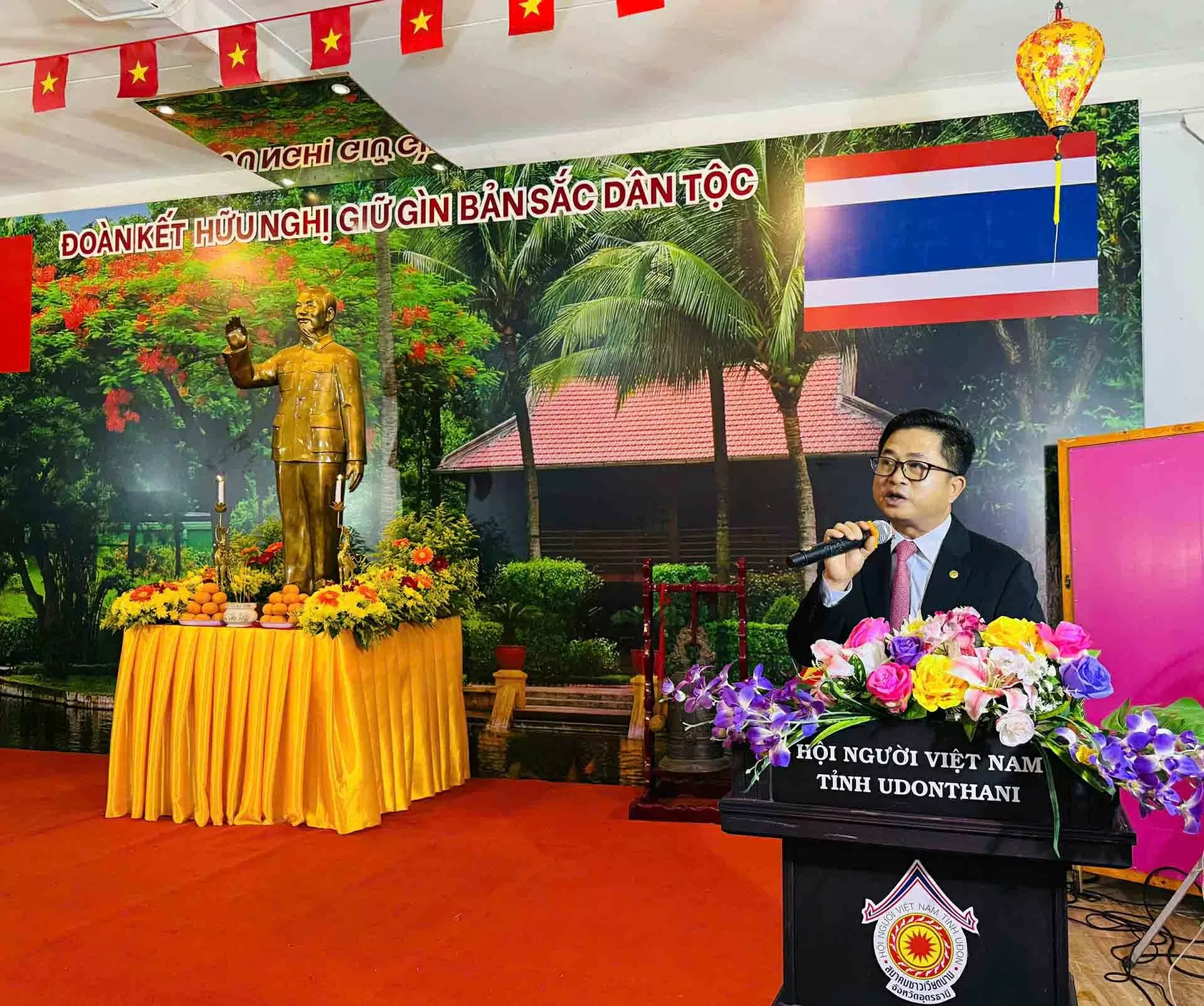 Tổng lãnh sự Đinh Hoàng Linh phát biểu tại sự kiện. Tổng lãnh sự Đinh Hoàng Linh phát biểu tại sự kiện.