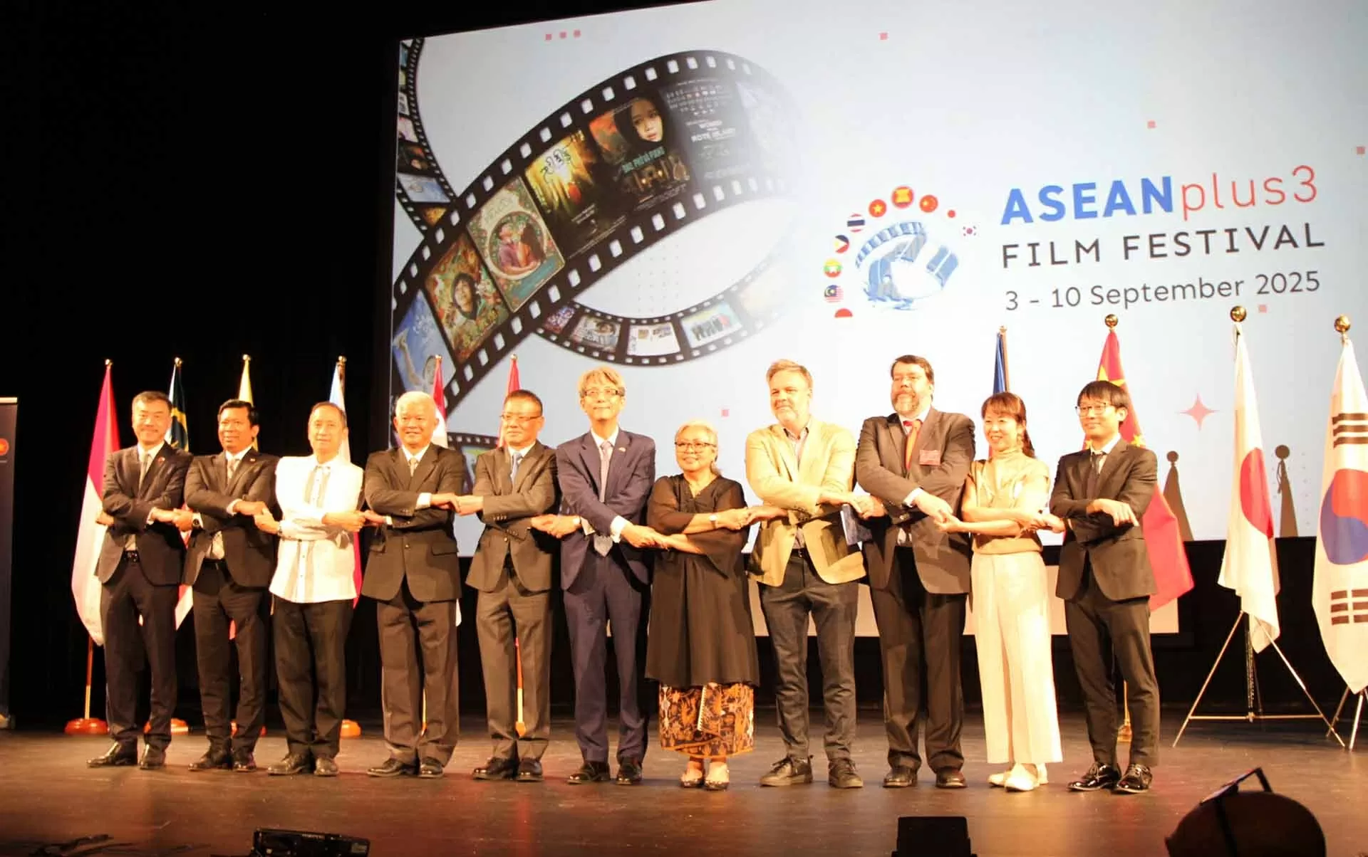 Liên hoan phim ASEAN+3 rực rỡ khai mạc tại Praha Liên hoan phim ASEAN+3 rực rỡ khai mạc tại Praha