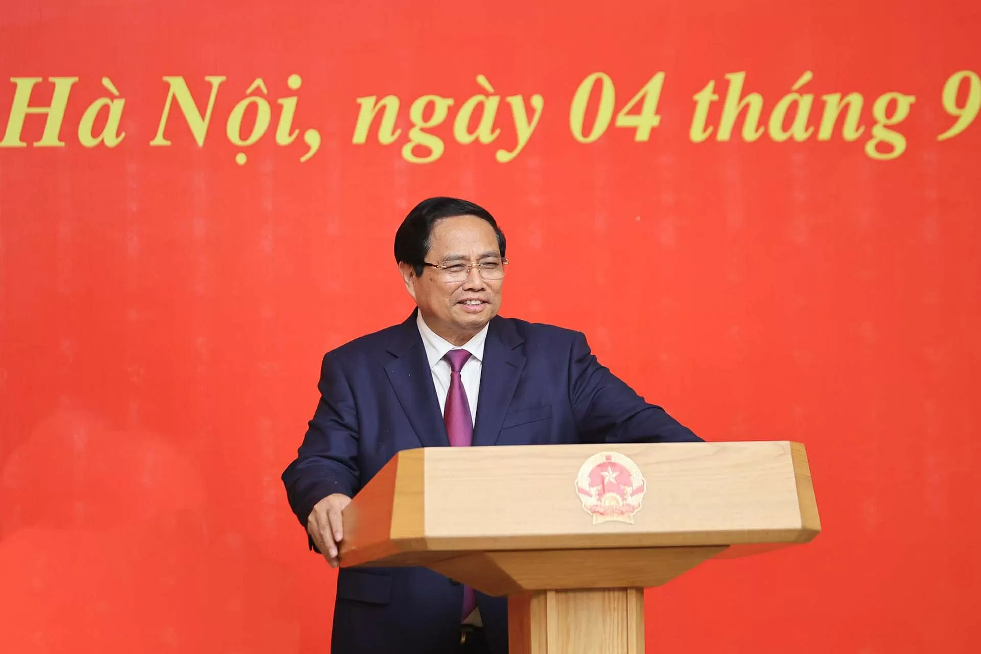 Thủ tướng Chính phủ yêu cầu các bộ, cơ quan tạo điều kiện để các đồng chí mới được điều động, bổ nhiệm phát huy năng lực, trình độ, tâm huyết với tinh thần tất cả vì lợi ích quốc gia dân tộc, lợi ích của Đảng, Nhân dân. (Nguồn: VGP)