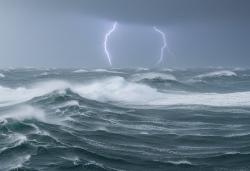 Vùng áp thấp trên Biển Đông di chuyển theo hướng Tây Tây Bắc, có khả năng mạnh thành áp thấp nhiệt đới