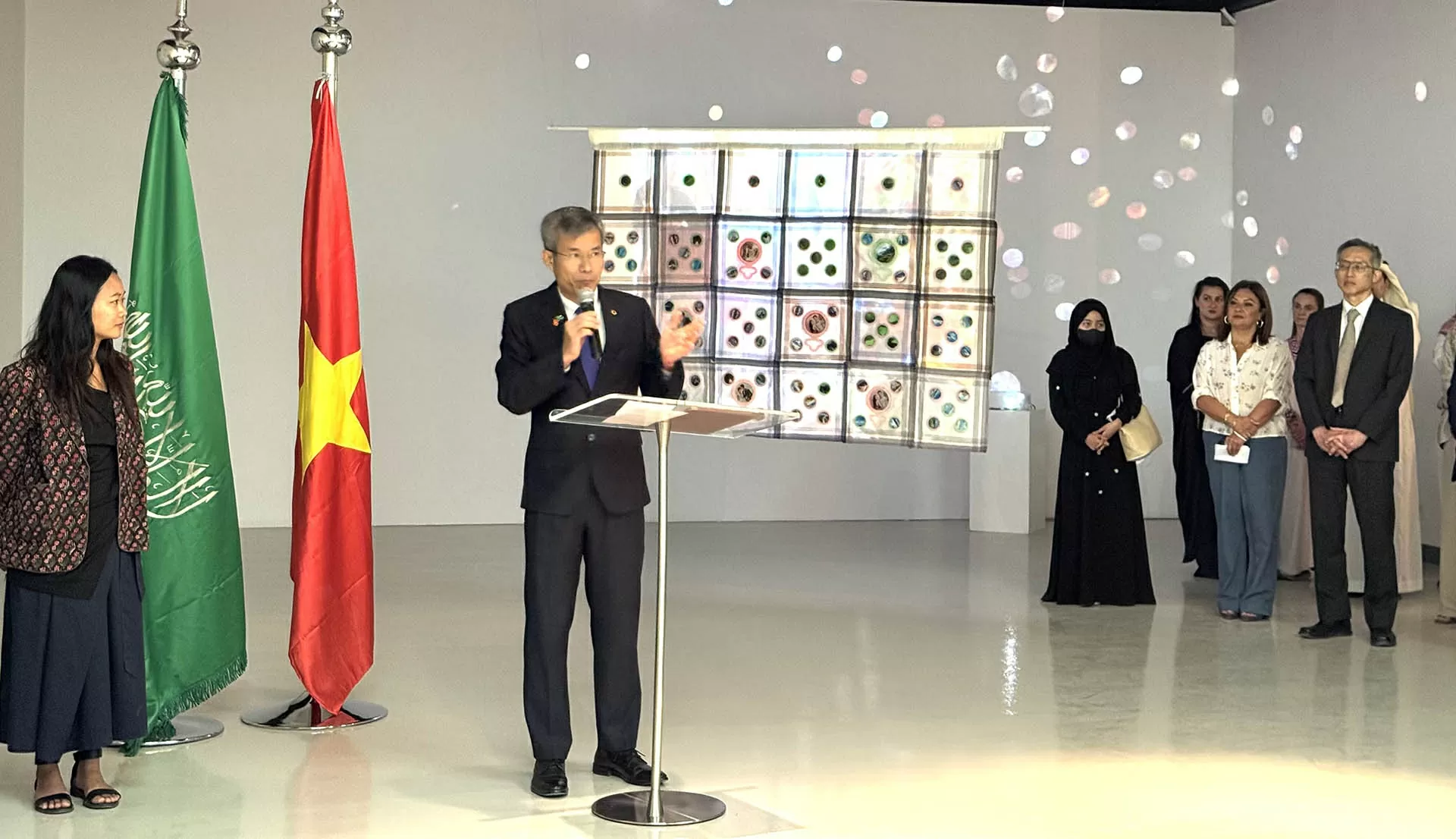 Tác phẩm của nghệ sĩ Việt Nam gây ấn tượng tại Riyadh