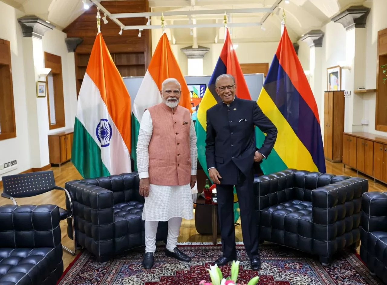 Thủ tướng Ấn Độ Narendra Modi và Thủ tướng Navinchandra Ramgoolam Mauritius tại thủ đô Port Louis ngày 12/3/2025. (Nguồn: PTI)