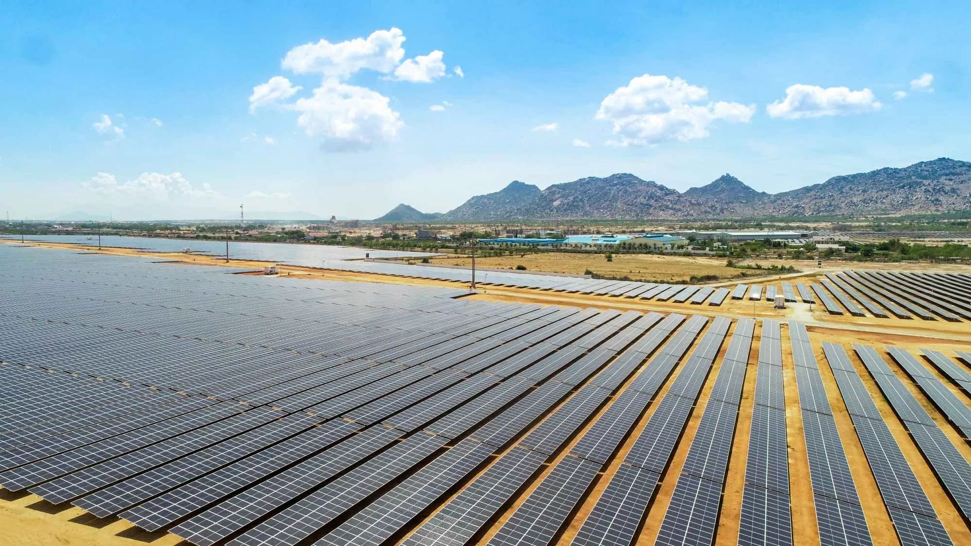 Thấy gì từ việc T&T Group của doanh nhân Đỗ Quang Hiển thần tốc hoàn thành đường truyền tải điện từ Lào về Việt Nam? Thấy gì từ việc T&T Group của doanh nhân Đỗ Quang Hiển thần tốc hoàn thành đường truyền tải điện từ Lào về Việt Nam?