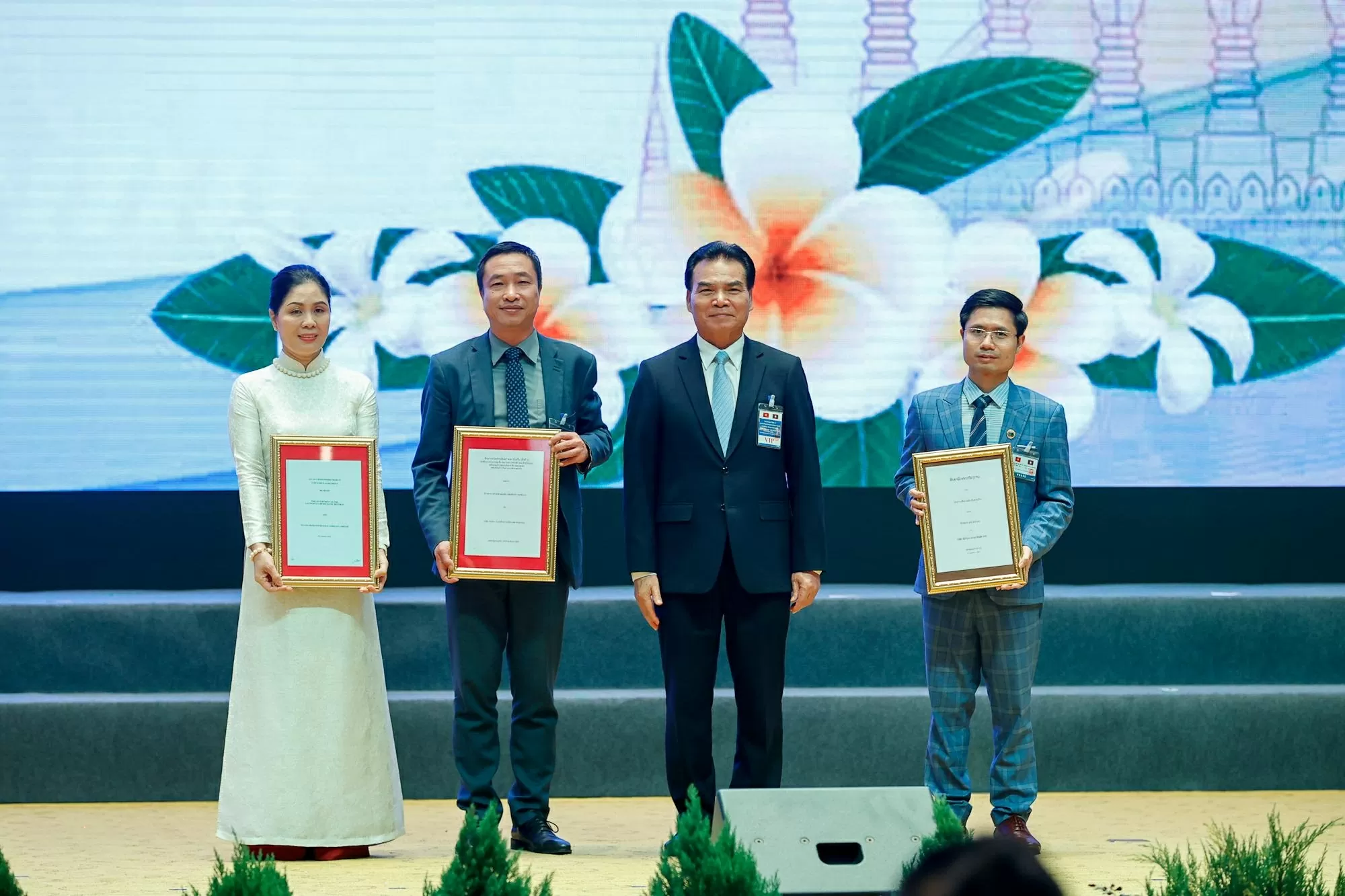 Thấy gì từ việc T&T Group của doanh nhân Đỗ Quang Hiển thần tốc hoàn thành đường truyền tải điện từ Lào về Việt Nam?