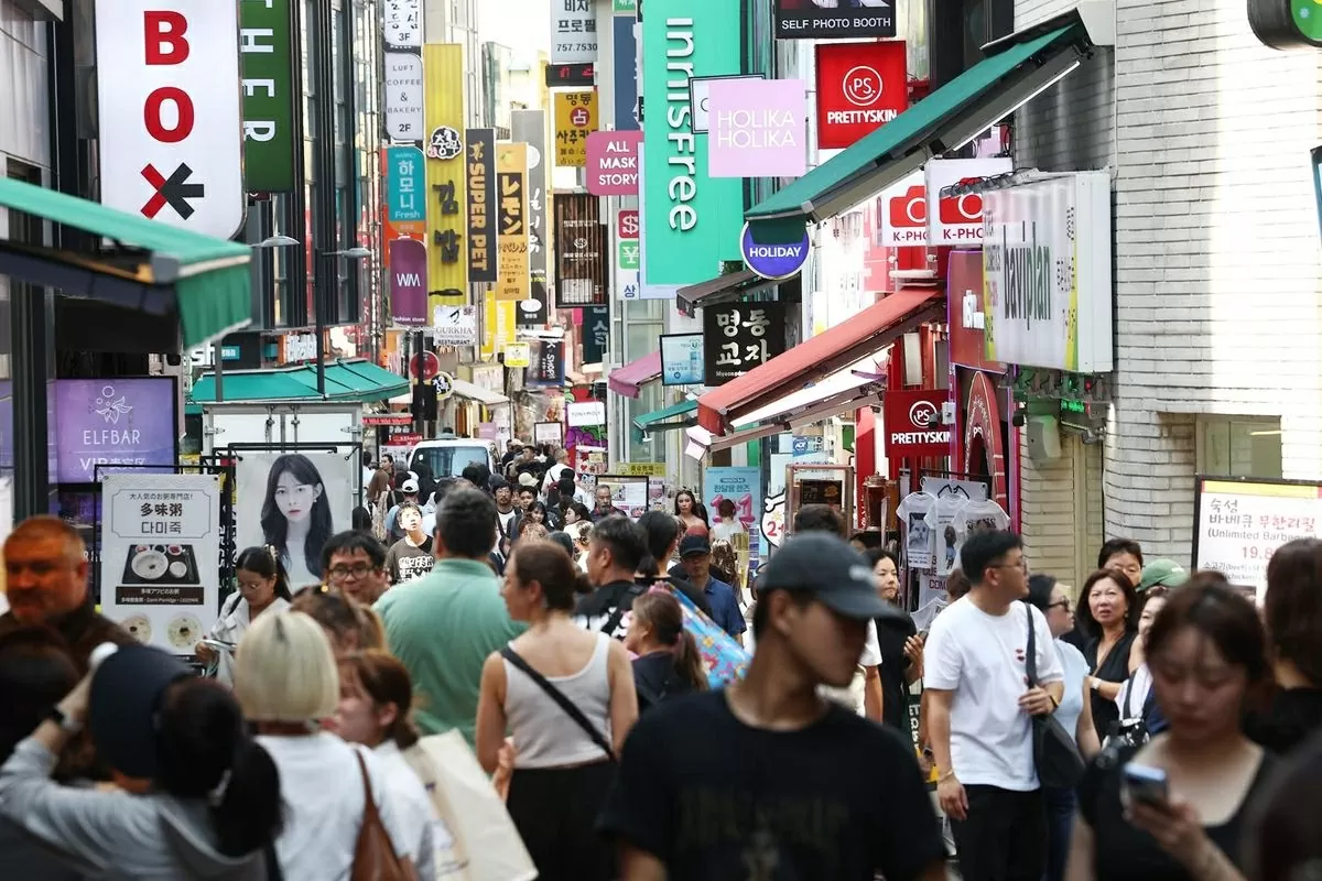 Một con phố tại khu du lịch nổi tiếng Myeongdong ở trung tâm Seoul, ngày 29/8. Ảnh: Yonhap Một con phố tại khu du lịch nổi tiếng Myeongdong ở trung tâm Seoul, ngày 29/8. Ảnh: Yonhap