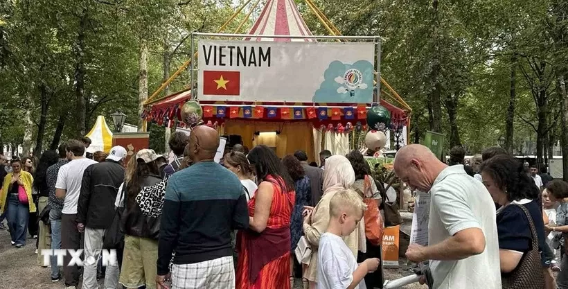 Lễ hội các Đại sứ quán tại La Haye lần thứ 13: Văn hóa Việt tỏa sáng giữa lòng châu Âu Lễ hội các Đại sứ quán tại La Haye lần thứ 13: Văn hóa Việt tỏa sáng giữa lòng châu Âu