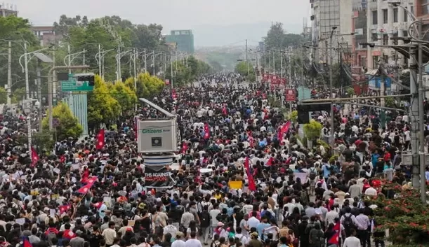 Nepal ban hành lệnh cấm một số nền tảng mạng xã hội, biểu tình leo thang thành bạo lực, một bộ trưởng từ chức