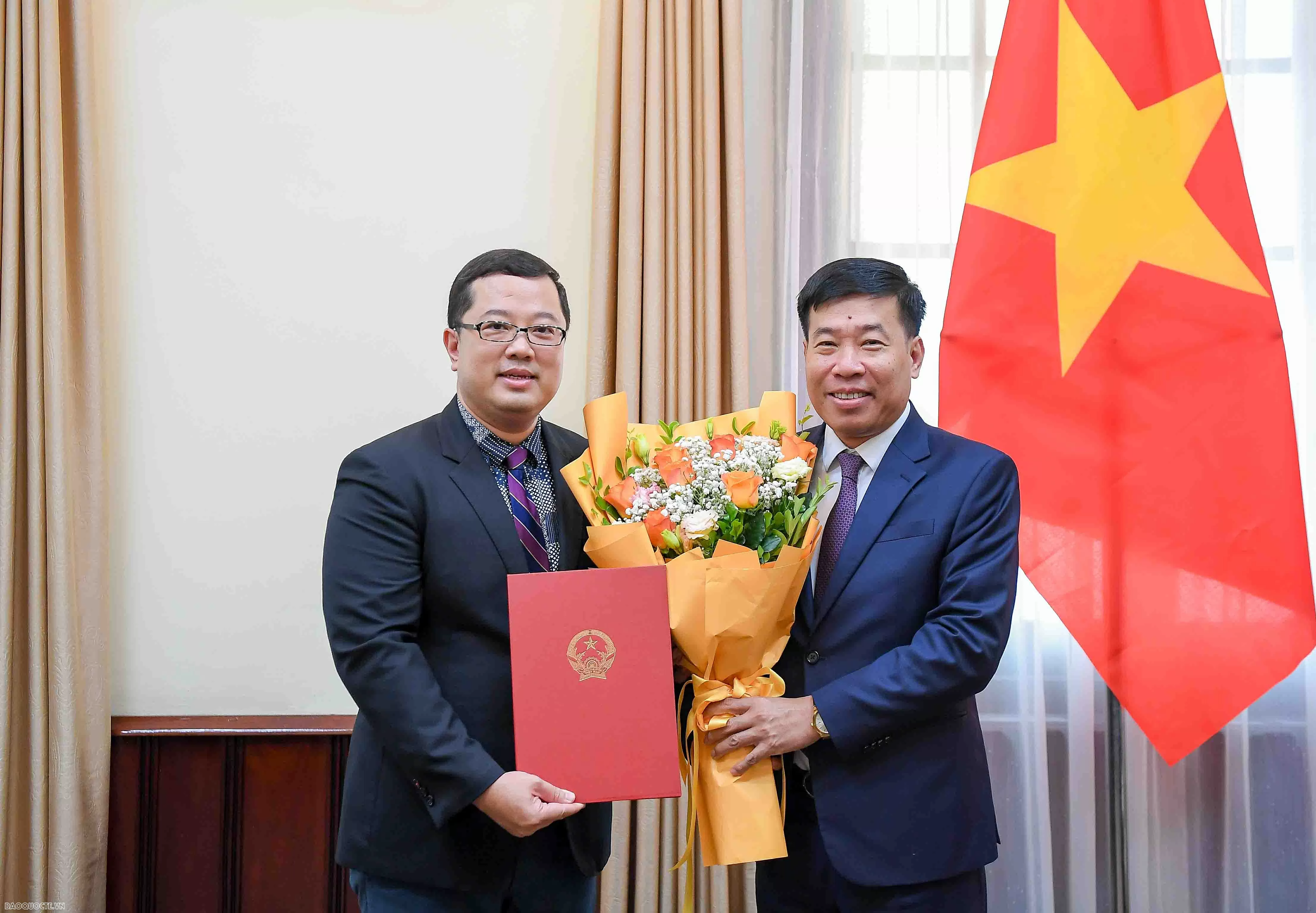 Lãnh đạo Bộ Ngoại giao trao quyết định điều động, bổ nhiệm lãnh đạo cấp Vụ Lãnh đạo Bộ Ngoại giao trao quyết định điều động, bổ nhiệm lãnh đạo cấp Vụ