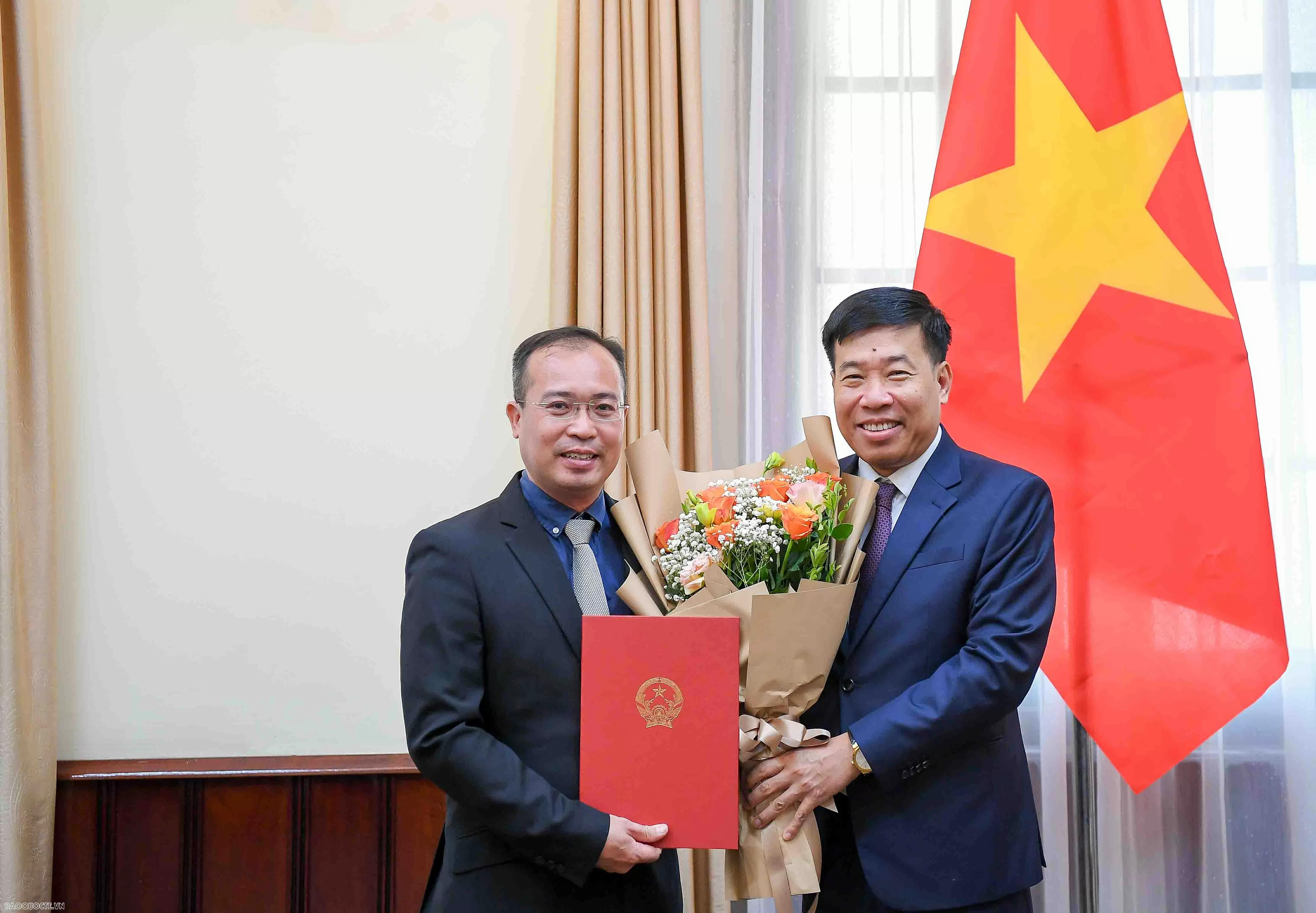 Lãnh đạo Bộ Ngoại giao trao quyết định điều động, bổ nhiệm lãnh đạo cấp Vụ Lãnh đạo Bộ Ngoại giao trao quyết định điều động, bổ nhiệm lãnh đạo cấp Vụ