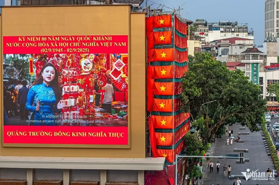 Quảng trường Đông Kinh Nghĩa Thục