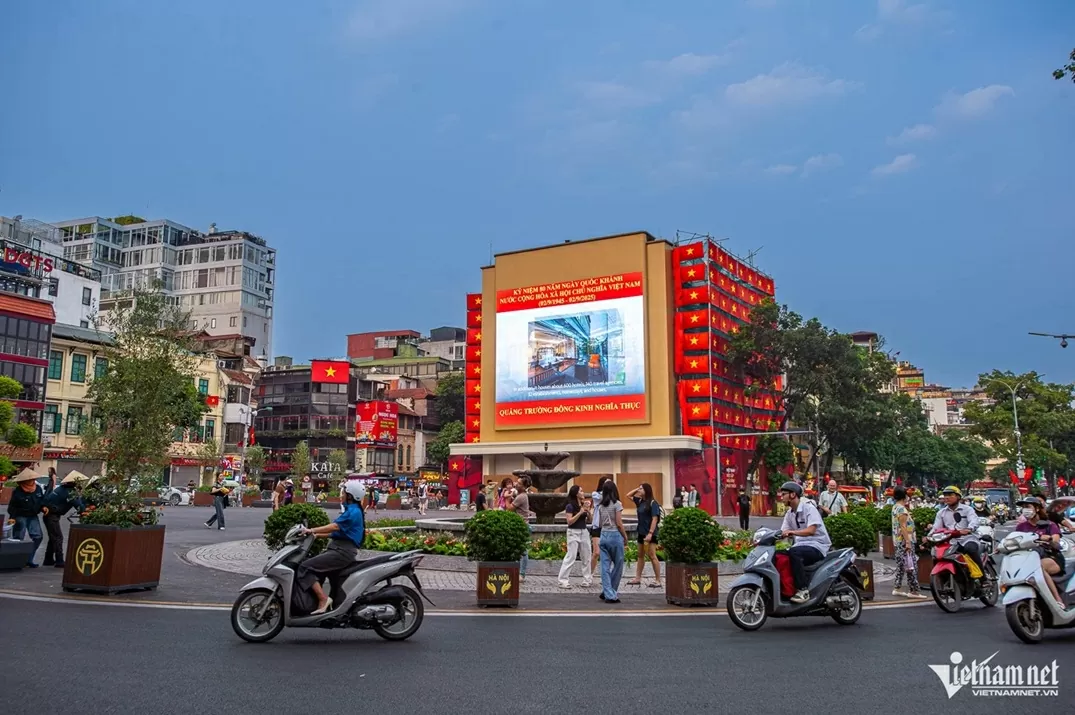 Quảng trường Đông Kinh Nghĩa Thục