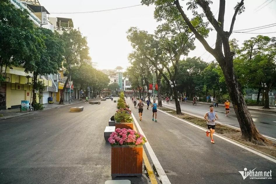 Quảng trường Đông Kinh Nghĩa Thục