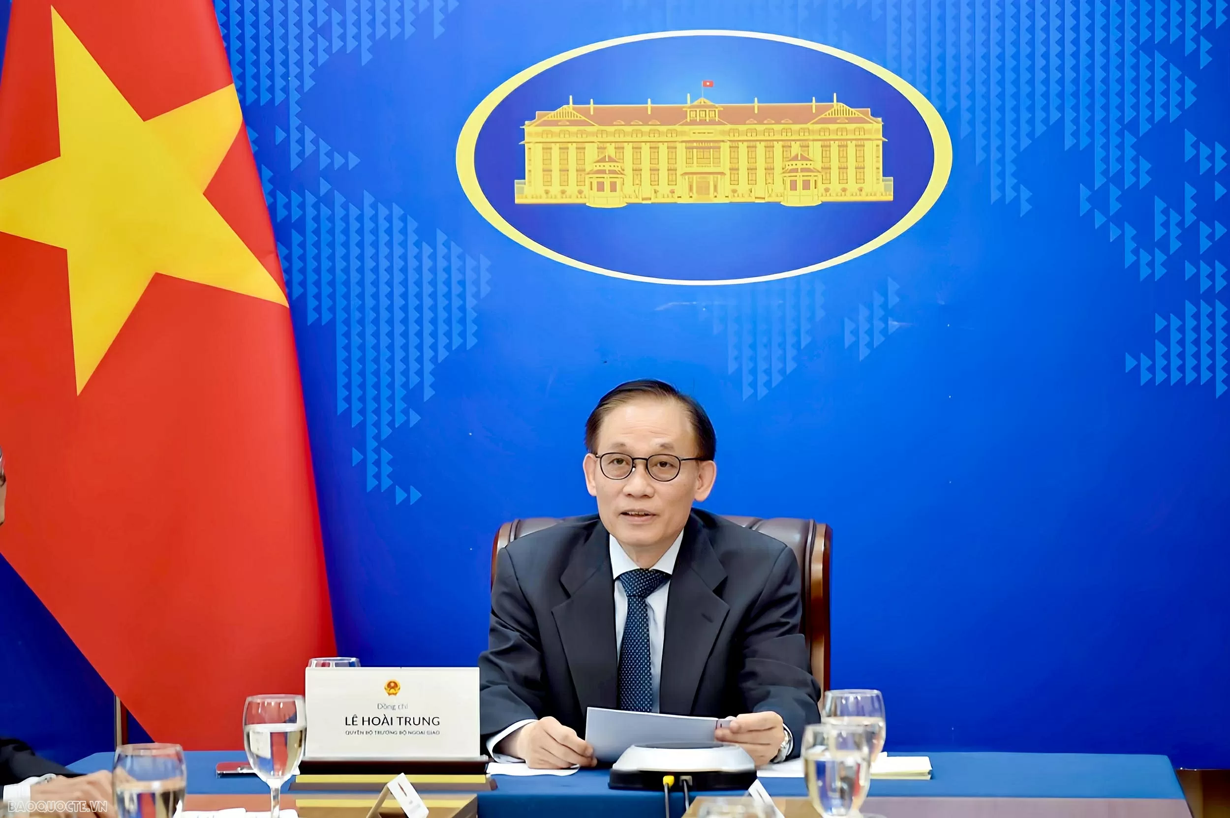 Ủy viên Trung ương Đảng, Bí thư Trung ương Đảng, Quyền Bộ trưởng Ngoại giao Lê Hoài Trung điện đàm trực tuyến với Ủy viên Trung ương Đảng, Bộ trưởng Ngoại giao Lào Thongsavanh Phomvihane. Ủy viên Trung ương Đảng, Bí thư Trung ương Đảng, Quyền Bộ trưởng Ngoại giao Lê Hoài Trung điện đàm trực tuyến với Ủy viên Trung ương Đảng, Bộ trưởng Ngoại giao Lào Thongsavanh Phomvihane.