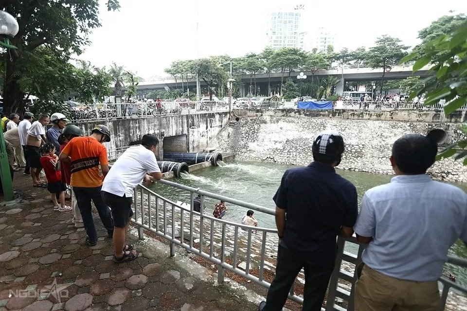 Sông Tô Lịch trong xanh trở lại Sông Tô Lịch trong xanh trở lại