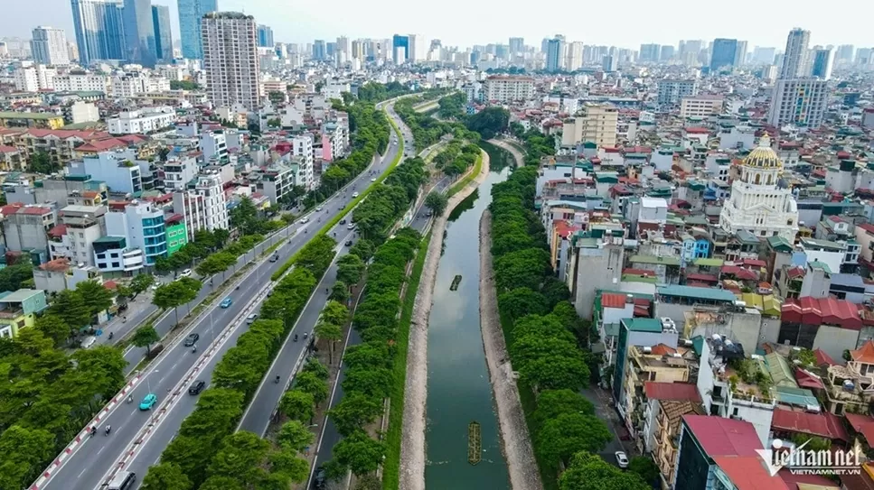 Nước sông Tô Lịch trong xanh trở lại Nước sông Tô Lịch trong xanh trở lại