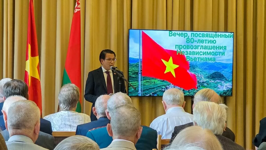 L’ambassadeur vietnamien en Biélorussie, Nguyen Van Trung, s’est déclaré convaincu que les relations Vietnam – Biélorussie continueraient de se développer dans le bon sens, contribuant à promouvoir la paix, la stabilité et le développement commun dans la région et dans le monde. Photo : Ambassade du Vietnam en Biélorussie.