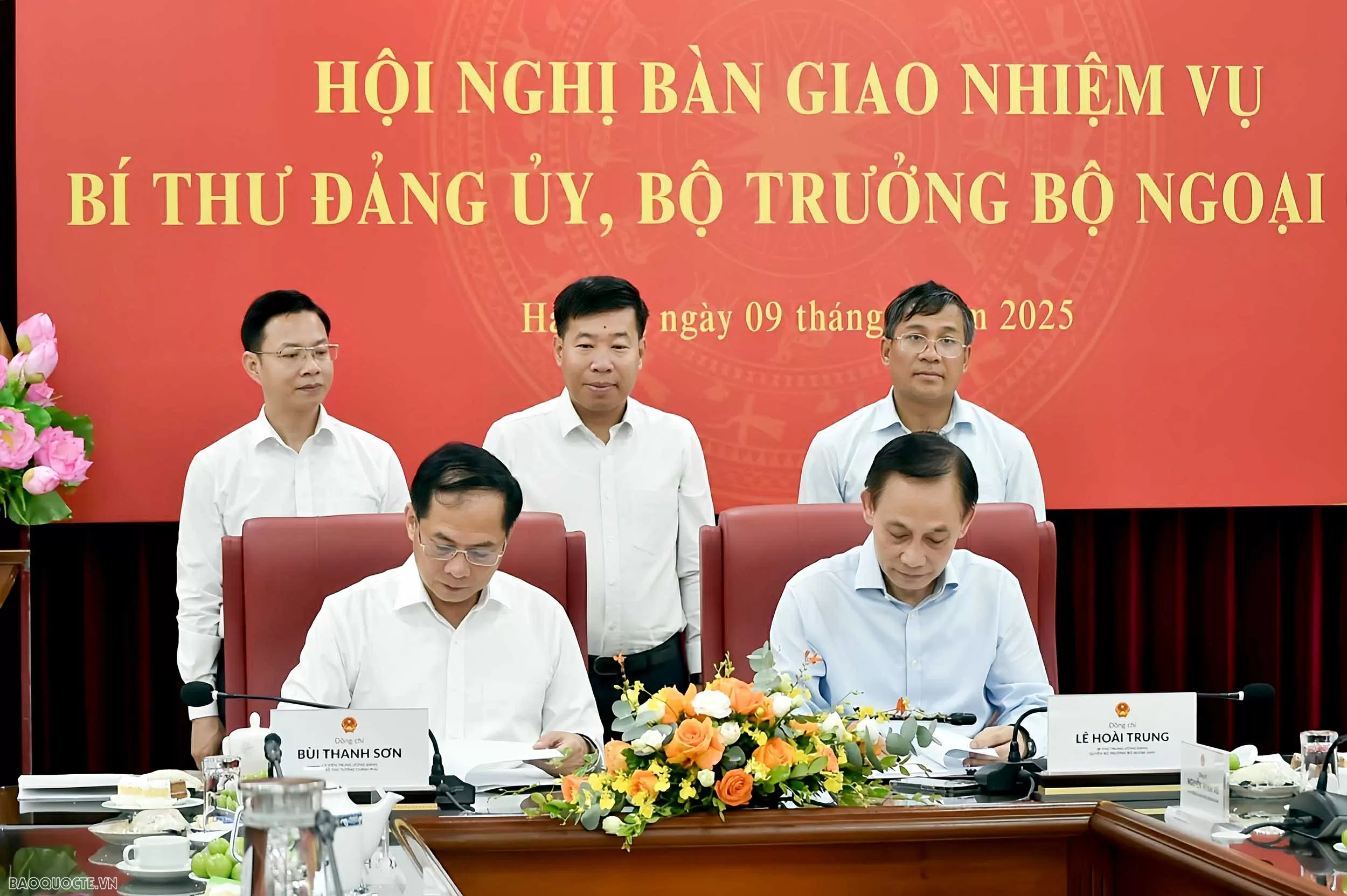 Hội nghị bàn giao công tác Bộ trưởng Ngoại giao: Phát huy truyền thống 80 năm, vững bước trên chặng đường mới của ngành Ngoại giao- Ảnh 3.