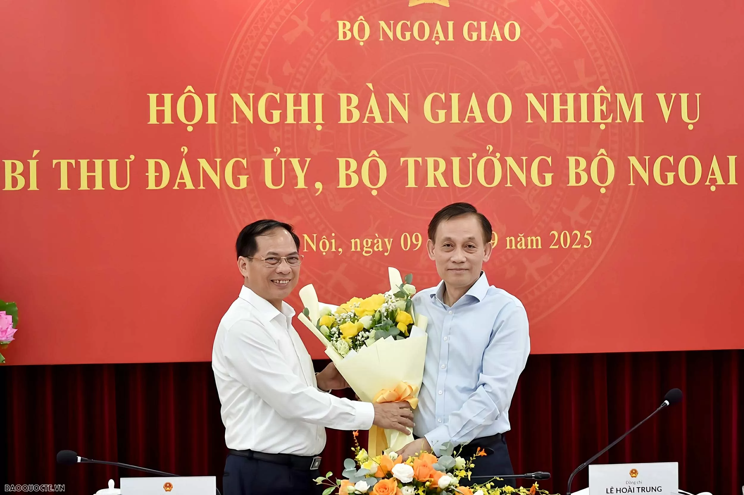 Hội nghị bàn giao công tác Bộ trưởng Ngoại giao: Phát huy truyền thống 80 năm, vững bước trên chặng đường mới của ngành Ngoại giao- Ảnh 4.