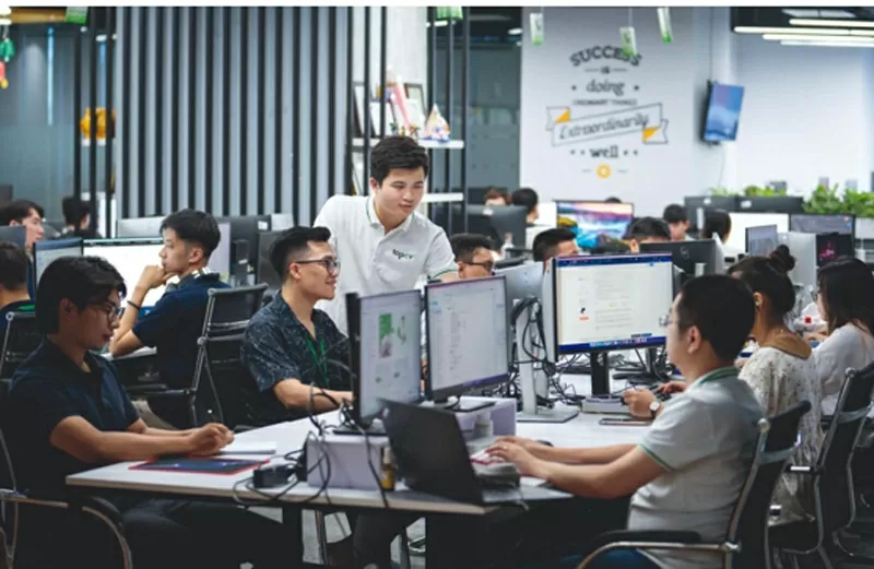 TopCV - Kiến tạo nguồn nhân lực số trong kỷ nguyên vươn mình của đất nước TopCV - Kiến tạo nguồn nhân lực số trong kỷ nguyên vươn mình của đất nước