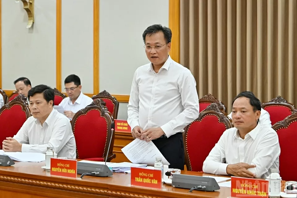 Bí thư Tỉnh ủy Hưng Yên Nguyễn Hữu Nghĩa phát biểu tại cuộc làm việc.