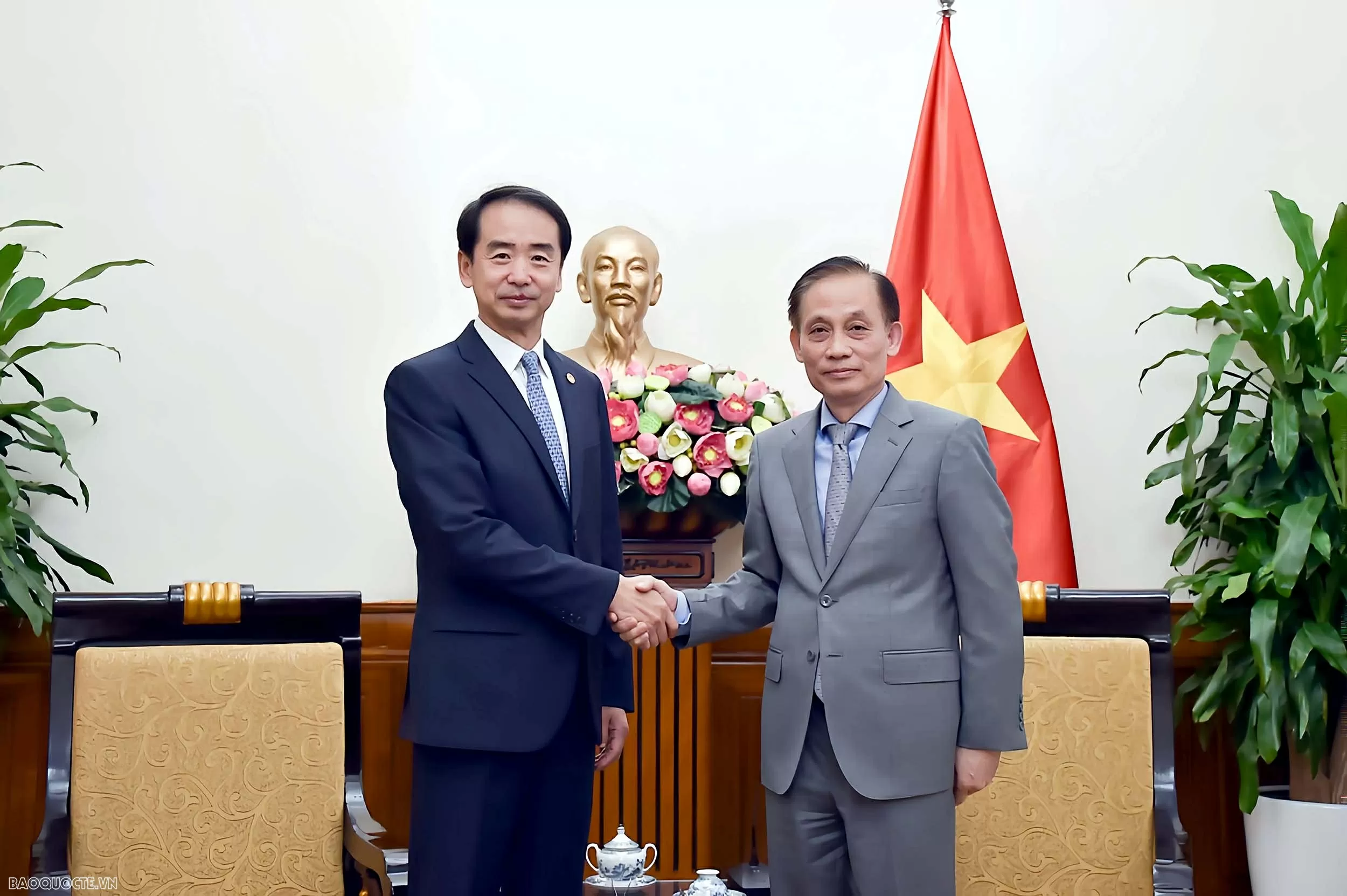 Bí thư Trung ương Đảng, Quyền Bộ trưởng Ngoại giao Lê Hoài Trung tiếp Đại sứ Trung Quốc ại Việt Nam Bí thư Trung ương Đảng, Quyền Bộ trưởng Ngoại giao Lê Hoài Trung tiếp Đại sứ Trung Quốc tại Việt Nam