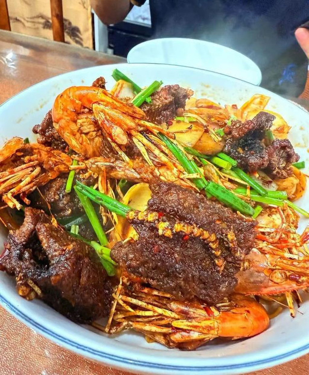 Tính giá hơn 8 triệu đồng cho 1 bát mì, quán ăn hứng bão chỉ trích Tính giá hơn 8 triệu đồng cho 1 bát mì, quán ăn hứng bão chỉ trích