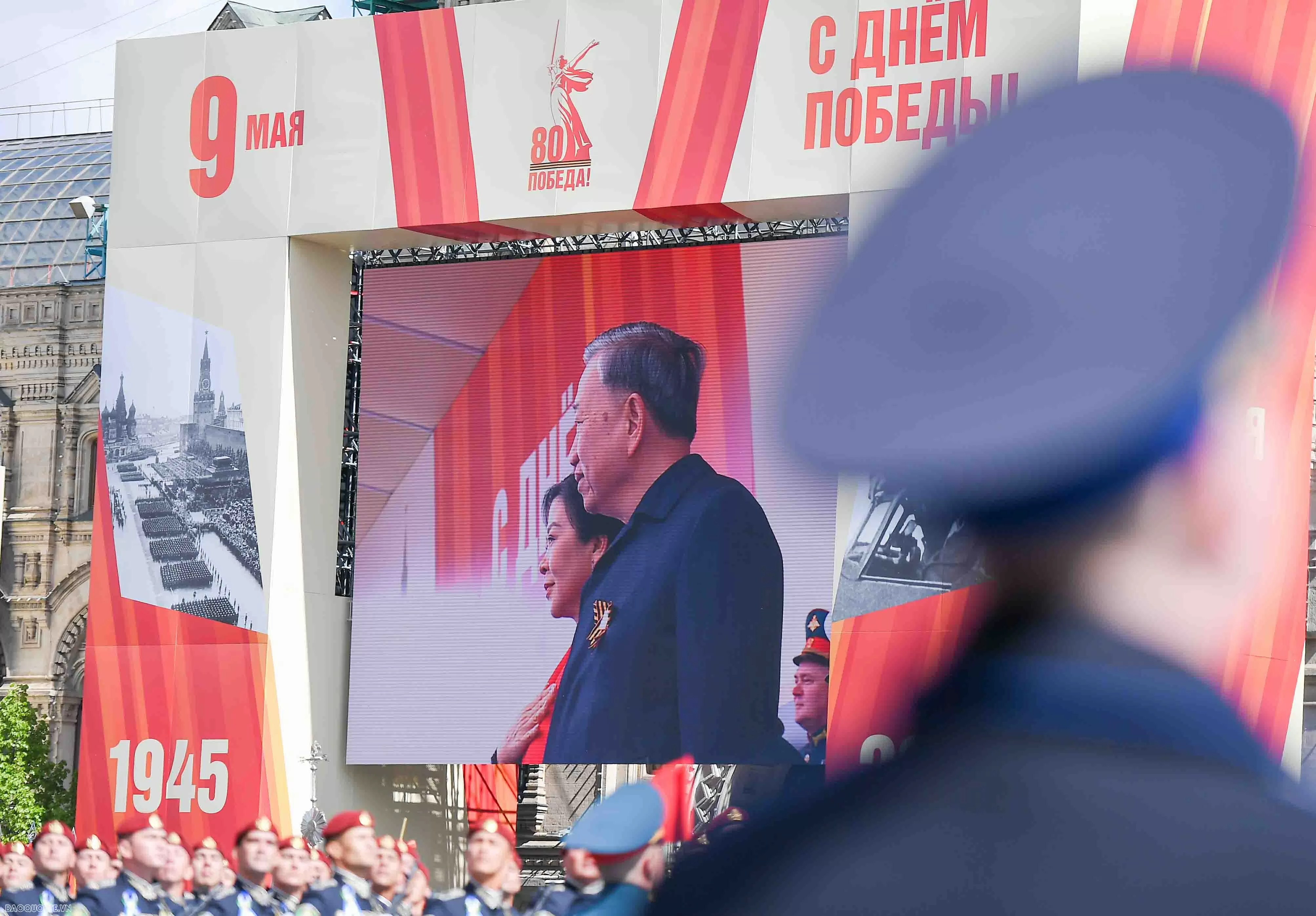 Nhân dịp này, nhận lời mời của Tổng thống Nga Vladimir Putin, Tổng Bí thư Tô Lâm và phu nhân Ngô Phương Ly cùng đoàn đại biểu cấp cao Việt Nam thăm chính thức Liên bang Nga và dự Lễ kỷ niệm 80 năm Ngày Chiến thắng trong chiến tranh Vệ quốc vĩ đại. 