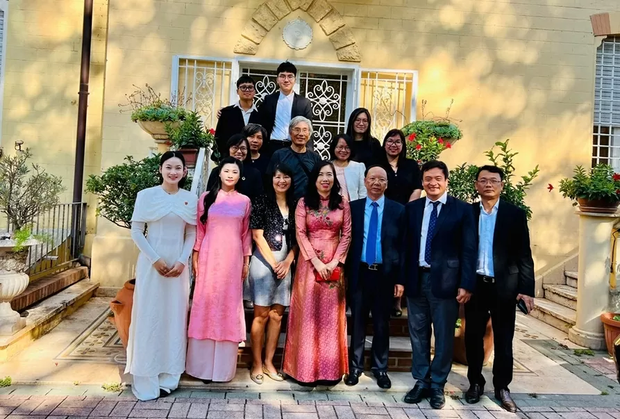 Thứ trưởng Lê Thị Thu Hằng tiếp xúc cộng đồng, gặp mặt đại diện các trường đại học Italy nhân kỷ niệm Ngày Tôn vinh tiếng Việt Thứ trưởng Lê Thị Thu Hằng tiếp xúc cộng đồng, gặp mặt đại diện các trường đại học Italy nhân kỷ niệm Ngày Tôn vinh tiếng Việt