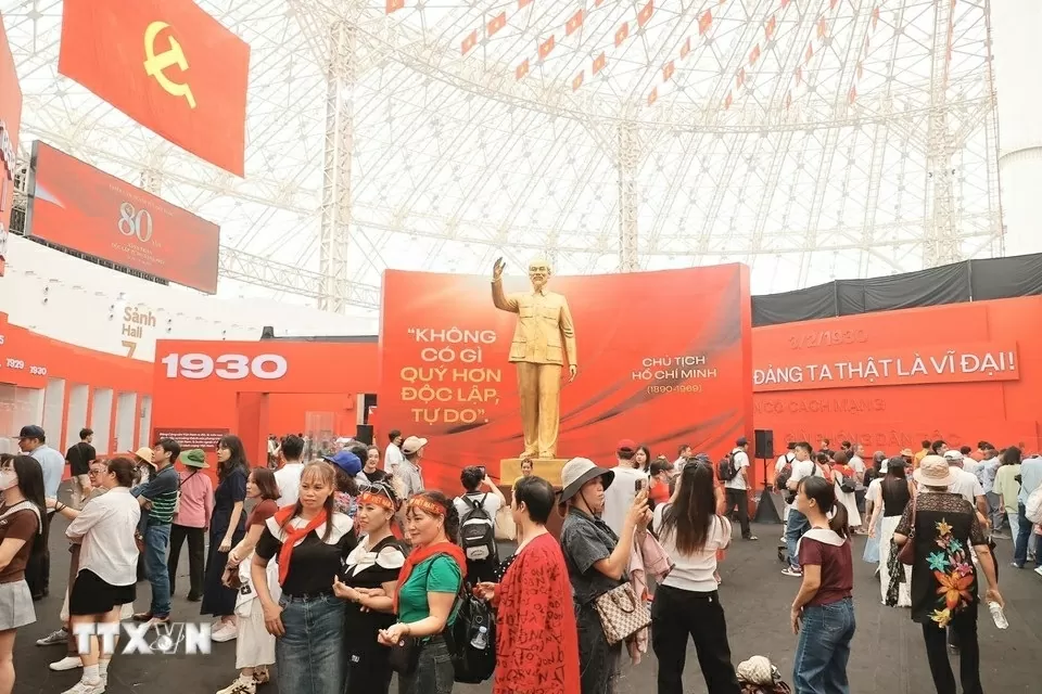 Qua 19 ngày mở cửa, Triển lãm thành tựu đất nước đón hơn 10 triệu lượt khách tham quan, trải nghiệm