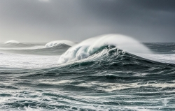 Vùng áp thấp sắp mạnh thành áp thấp nhiệt đới trong hôm nay (16/9), giữa Biển Đông mưa rào, giông mạnh