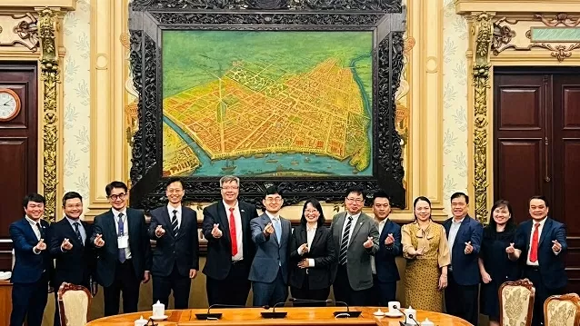 Doanh nhân kiều bào phát huy vai trò cầu nối giữa thành phố Hồ Chí Minh và tỉnh Gyeonggi (Hàn Quốc) Doanh nhân kiều bào phát huy vai trò cầu nối giữa TP. Hồ Chí Minh và tỉnh Gyeonggi (Hàn Quốc)