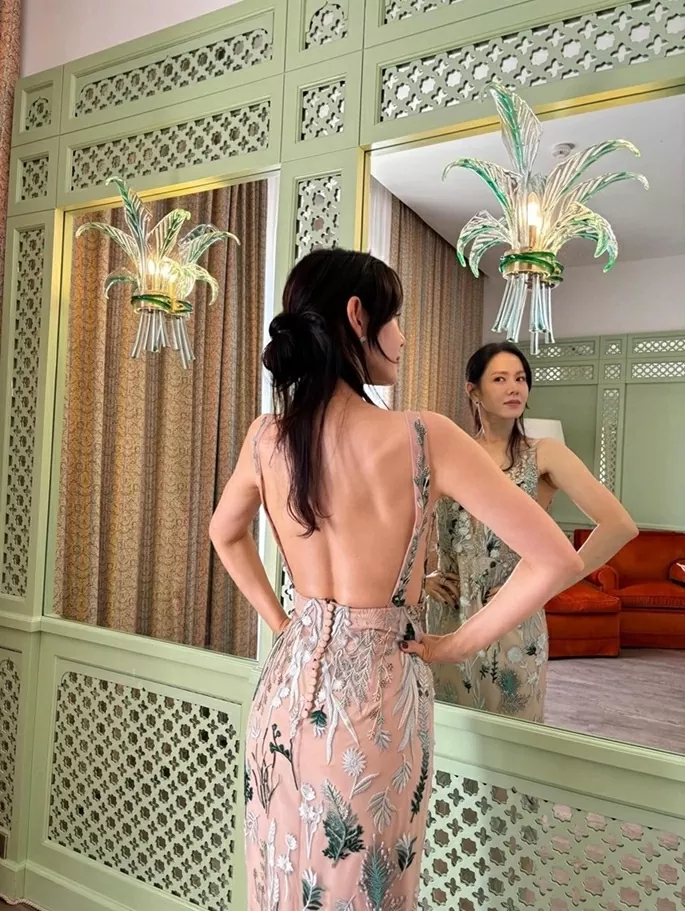 Son Ye Jin chuộng kiểu tóc buộc nửa đầu từ sự kiện đến hằng ngày