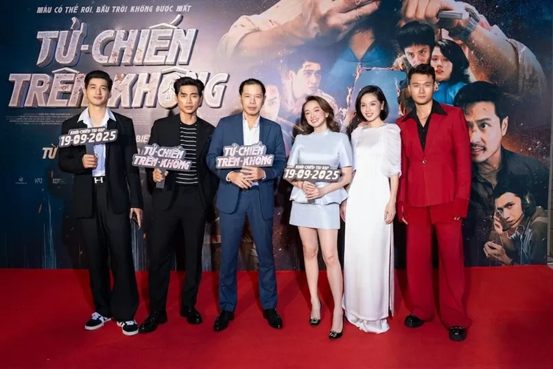 Phim 'Tử chiến trên không' ra mắt khán giả Hà Nội, NSƯT Quang Thắng dành lời khen đặc biệt Phim 'Tử chiến trên không' ra mắt khán giả Hà Nội, NSƯT Quang Thắng dành lời khen đặc biệt