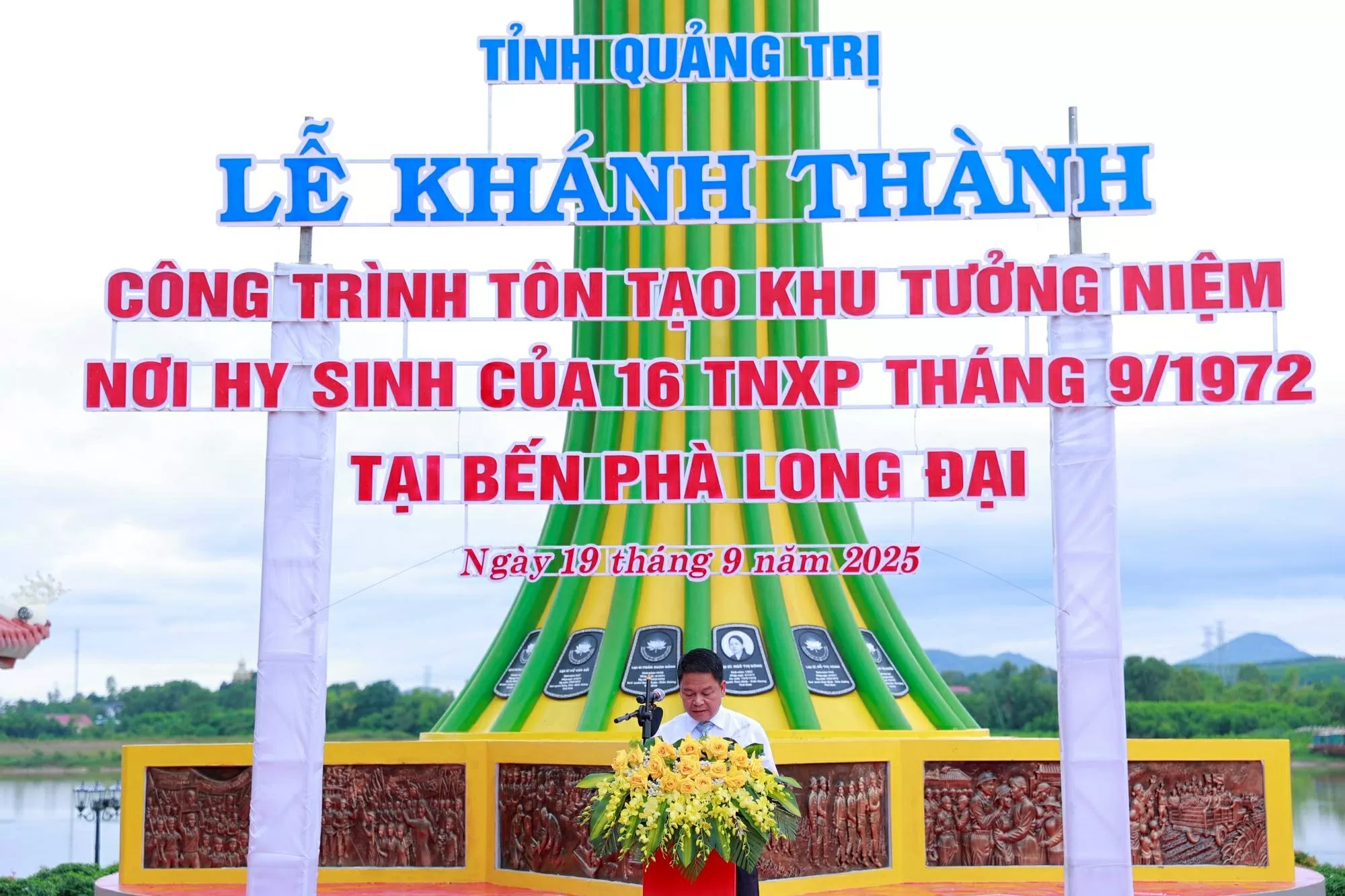 Khánh thành Khu tưởng niệm thanh niên xung phong hy sinh tại bến phà Long Đại