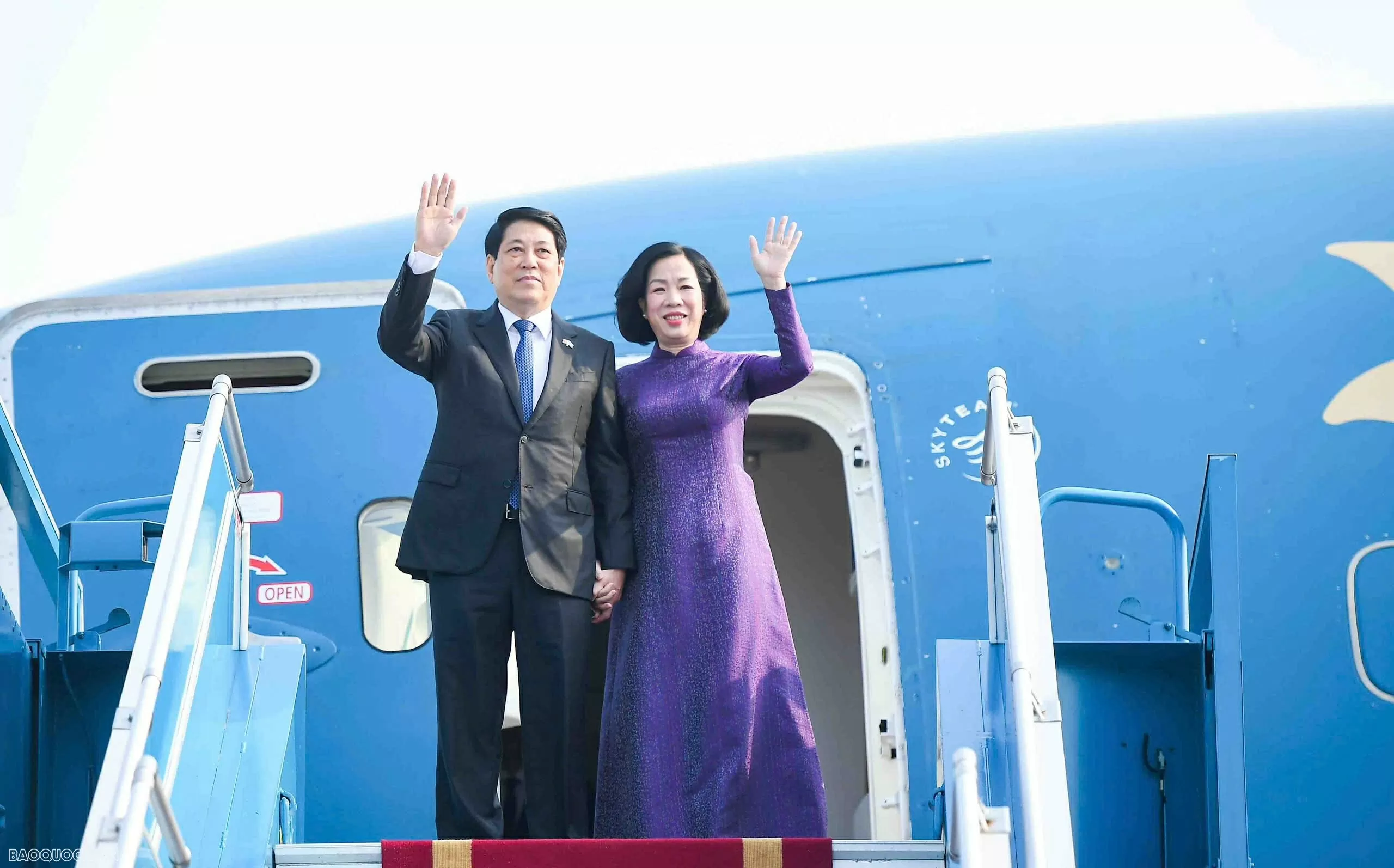 Chủ tịch nước Lương Cường và Phu nhân rời Hà Nội, lên đường công tác tại Hoa Kỳ Chủ tịch nước Lương Cường và Phu nhân rời Hà Nội, lên đường công tác tại Hoa Kỳ