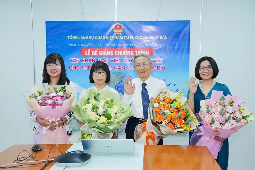 Bế mạc khóa tập huấn 'Phương pháp giảng dạy tiếng Việt cho trẻ em Việt Nam ở nước ngoài'