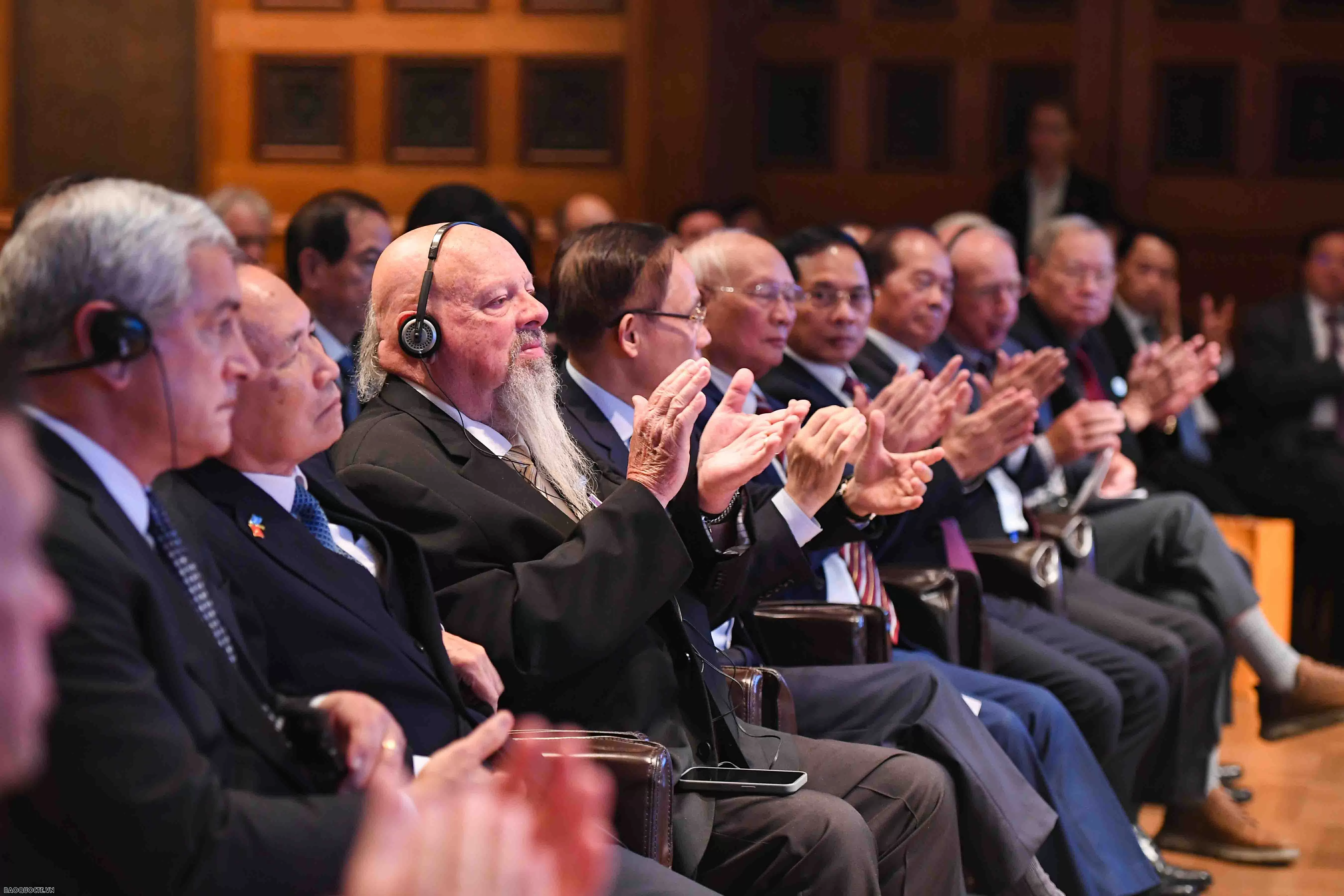 Hành trình từ chiến tranh giận dữ và đau buồn đến hòa giải, hòa bình, công lý và tình hữu nghị Hành trình từ chiến tranh giận dữ và đau buồn đến hòa giải, hòa bình, công lý và tình hữu nghị