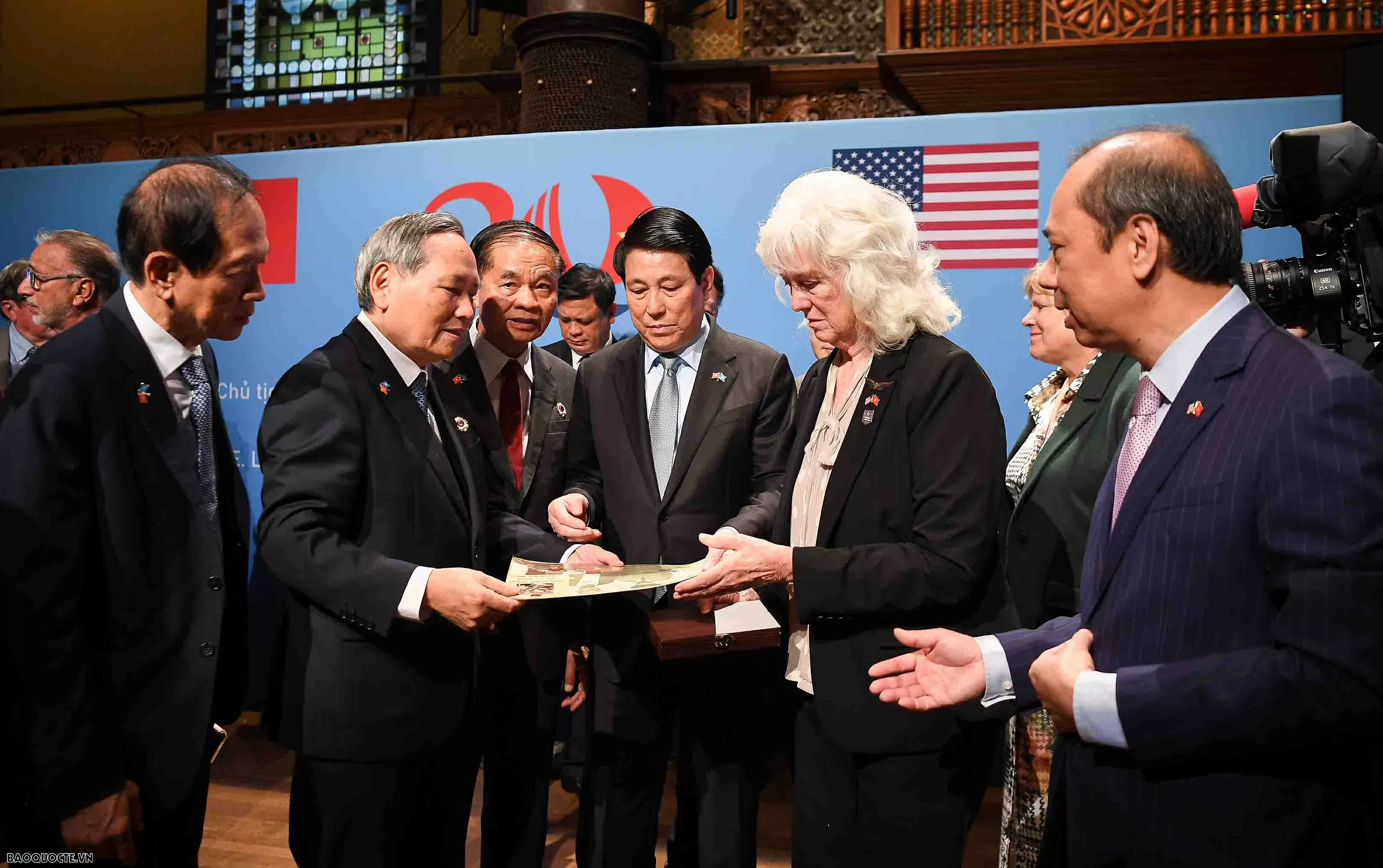 Tiếp Ukraine Tiếp Ukraine