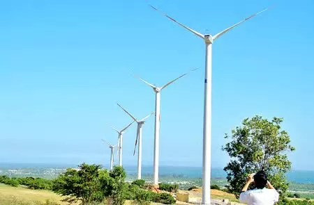 Phát triển nguồn năng lượng xanh từ điện gió ngoài khơi tại Việt Nam Phát triển nguồn năng lượng xanh từ điện gió ngoài khơi tại Việt Nam